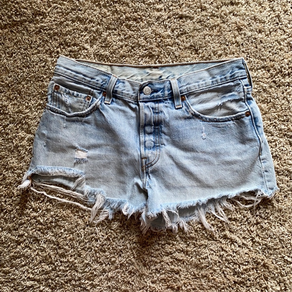 Bought at aritzia super cute great summer basic.